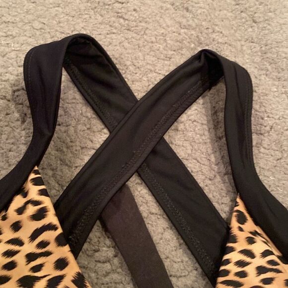 Beach Joy Leopard Print Bikini Top Size Large Cross Front Straps - Picture 4 of 8
